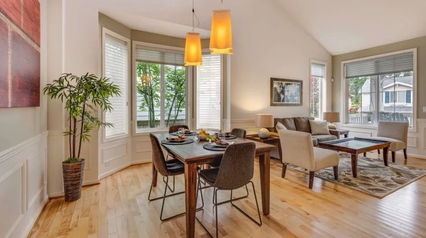 2 Rooms Floor (100 gaj) for Sale